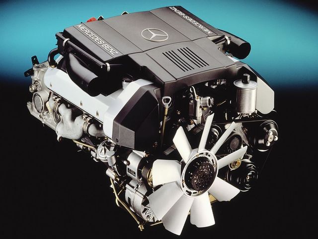 ▲90年代初頭のメルセデス・ベンツ 500Eに搭載されたM119型V8自然吸気5Lエンジン。最高出力は最新の2Lターボにも劣るが、その「余裕しゃくしゃくな感じ」には得も言われぬ魅力があった