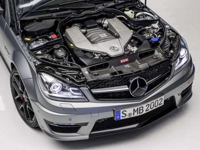 ▲現行型のメルセデス AMG C63は4Lのツインターボだが、旧型は6.2L自然吸気。そのなかでもエディション507は、専用の各種チューニングが施された「究極の大排気量・自然吸気」といえる