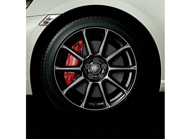 ▲Brembo製17インチベンチレーテッド ディスクブレーキ ＆専用17インチアルミホイール