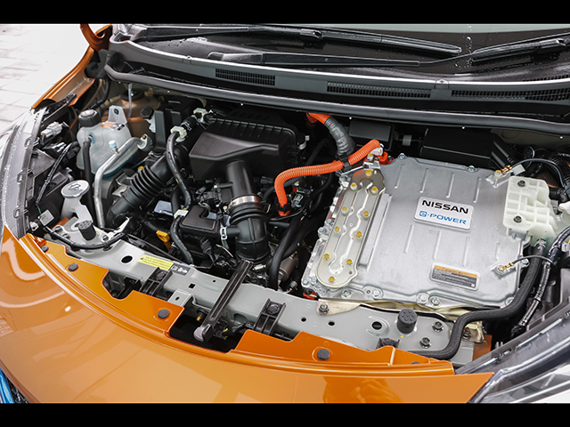 ▲発電用のエンジンは標準のノート同様、フロント部分に搭載される。エンジンの型式は標準車と同じHR12DE。バッテリーはリチウムイオンとなる