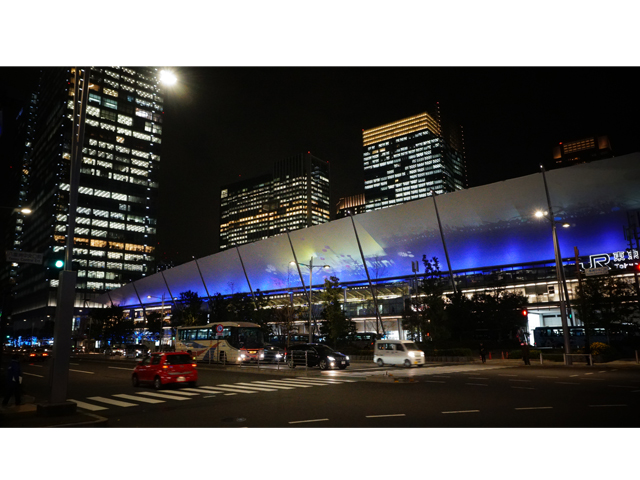▲東京駅グランルーフ。八重洲側の出口全面に渡った見事な演出