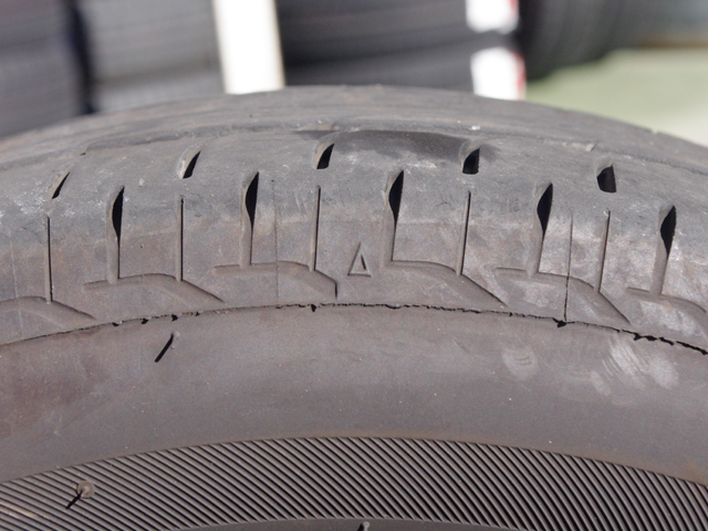 ▲スリップサインはタイヤのサイド部分に6ｶ所ほど付られている△型のマーク