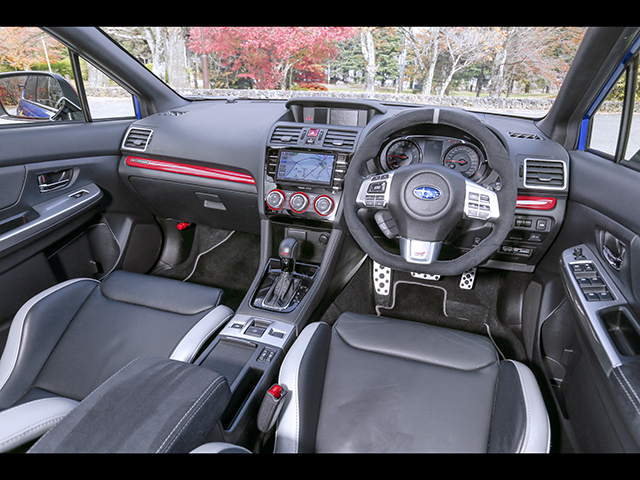 ▲シートはSTI製のバケットタイプ。ベースがスバル車ということで、予防安全・運転支援機能で評価の高いアイサイト Ver.3も備える