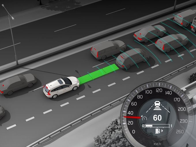 ▲2011～2012年式の場合、30km/h以下で追突を回避・軽減する「シティ・セーフティ」は全車標準装備だが、下位グレードでは、歩行者検知機能やアダプティブ・クルーズ・コントロールなどを組み合わせた先進安全装備は「セーフティパッケージ」という名前のオプションだった。できればそのオプション付き物件を探したい