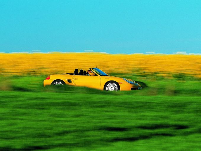 ▲「スギ花粉やヒノキ花粉が飛びまくってるこの時期にオープンカーなんてとんでもない！」と思うかもしれないが、実はこの時期にこそ、オープンカーの購入は検討を始めるべきなのだ