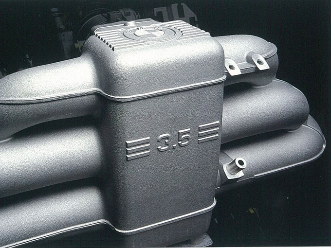 ▲直6モデルがラインナップの中心となるが、1991年のマイナーチェンジでV8を搭載した540iも加わった（写真は3.5L直列6気筒エンジン）