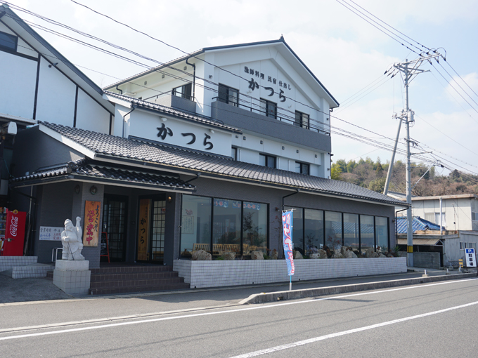 ▲下蒲刈島から上蒲刈島に入り、ランチのため「かつら亭」へ。瀬戸内海で獲れた地魚を使った漁師料理を堪能できます