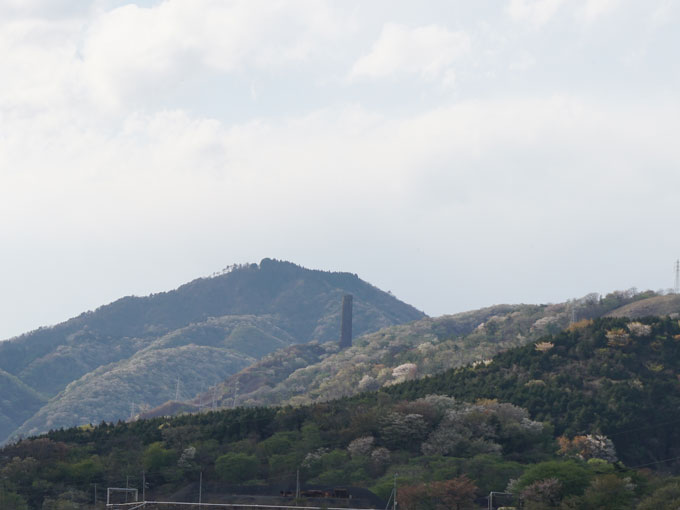 ▲「大煙突」は日立市のシンボル。かつて鉱工業で栄えた町だということを物語っている