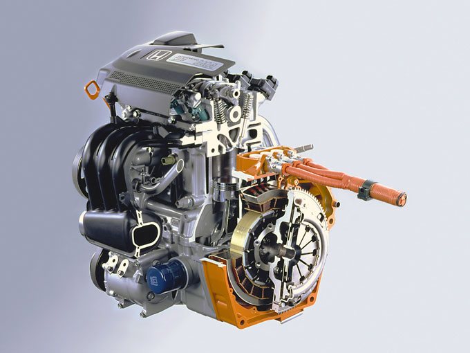 ▲「ホンダIMAシステム」は、エンジンを主動力、モーターを補助動力として力強い加速と低燃費を両立させた、軽量でシンプルなハイブリッドシステムだ