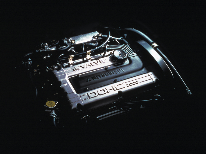 ▲国内モデルに搭載されるエンジンは直4 2Lターボの4G63型のみ。MTモデルでは230psを発生する