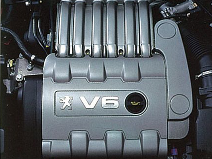 ▲搭載されるエンジンは2.9L V6のみ。決してハイスペックではなかったものの、新車時価格を考えれば妥当と言えるだろう
