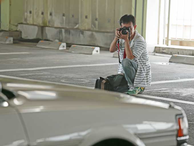 ▲プライベートで愛車の撮影をすることも多いという。カメラのレンズを向ける松野さんの姿からは、クレスタへの愛情の大きさが伝わってきた