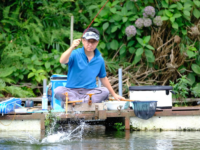 ▲20代からヘラブナを釣り始め、そのキャリアは20年以上。“ヘラブナ界”では有名で、釣りをしていると声をかけられることもしばしば