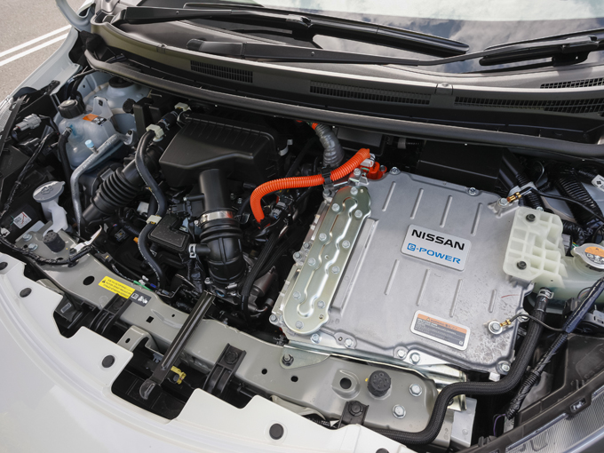 ▲心臓部の見た目はe-POWER NISMOと変わらないが、オーテックによってモーター最高出力は80 kW から100kW（136ps）にアップ、最大トルクは254 N・m から320N・mと3L超のガソリンエンジン車並みにアップしている