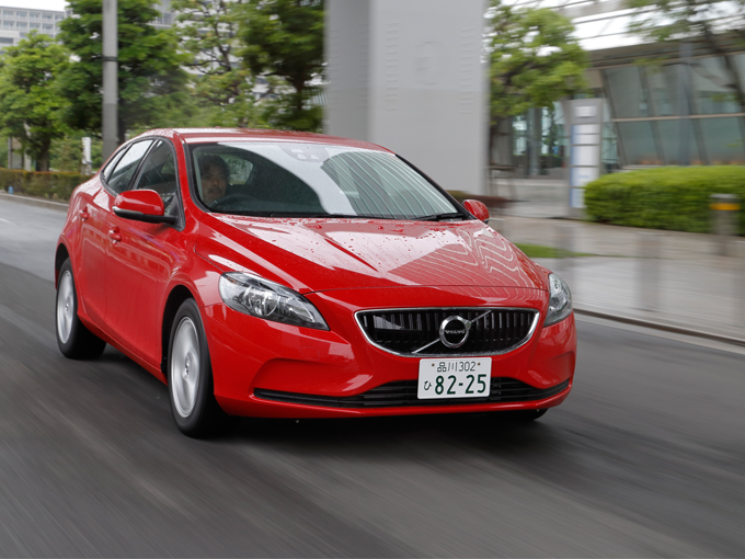 【ボルボ V40（2代目）】原稿執筆時点で100万円以下では2013年式のみで12台見つかった。2013年式は「セーフティ・パッケージ」非装着車も混在するため、事前に確認するといい