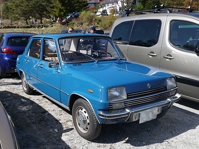 【ルノー 7（シエテ）】1972年に発売されたルノーの名作ハッチバック「5（サンク）」の、セダンがこの車だ。スペインなどの工場で作られたためフランス語で5＝サンクで呼ぶのに対し、スペイン語の「7＝シエテ」で呼ばれている。日本には正規輸入されておらず、オーナーいわく「多分、日本で1台きり」だそう