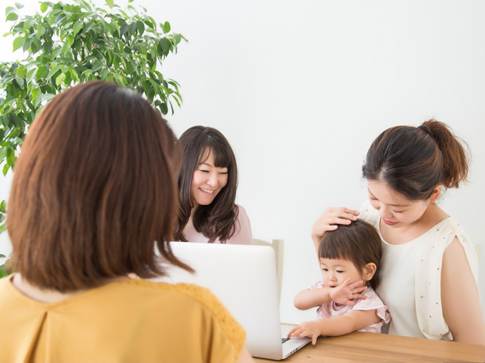 ▲「やっぱり、安っぽい車はねぇ～。軽自動車とかも人気でいいとは思うんだけどねぇ……（貧相に見えるからうちは絶対に無理）」