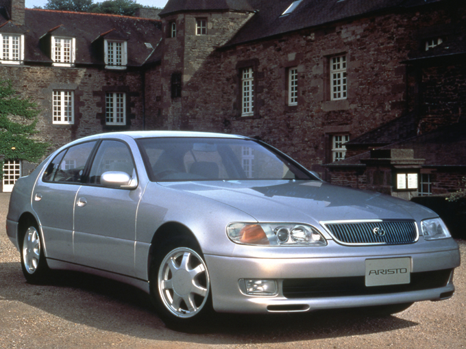 ▲1991年10月に発売された初代アリスト。日本国外ではトヨタの高級車ブランド「レクサス」からGSの名で販売された