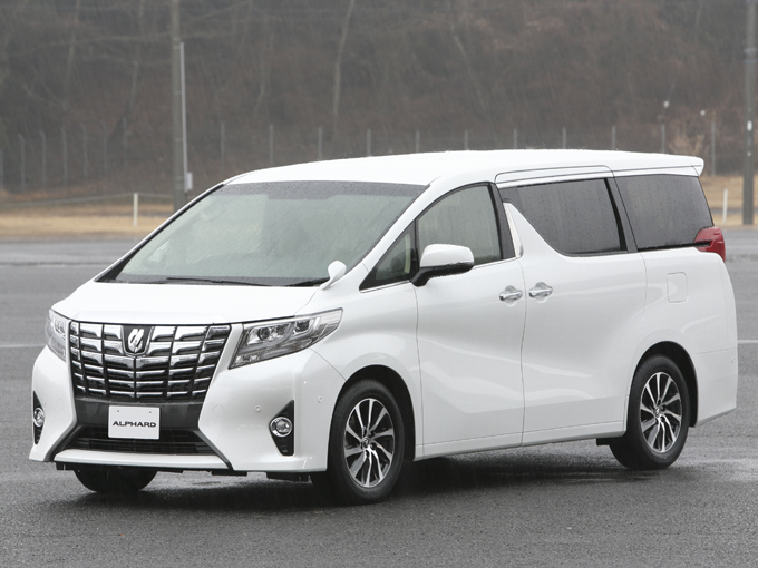 ▲大人気で納車待ちが続く現行型アルファードだけど、中古車なら即納も可能だろう。選び方次第で、高年式・低走行車でもリーズナブルに手に入る（写真はGグレード）