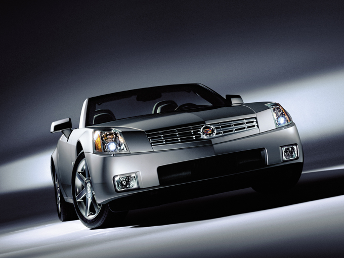 ▲1999年のデトロイトモーターショーでコンセプトモデルが披露され、日本では2004年に発売されたキャデラック XLR