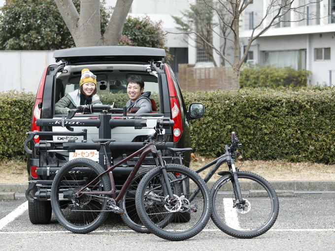 ▲今回紹介するのは、2人でマウンテンバイクを楽しむ鈴木太地さん＆石井美穂さんカップル。愛車のカングービボップとは、運命的な出会いを果たしたのだという