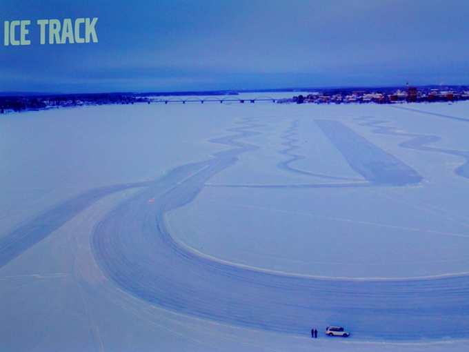 ▲中心部から郊外までの往復一般公道を約100kmと、海上を覆う氷上ドライビング