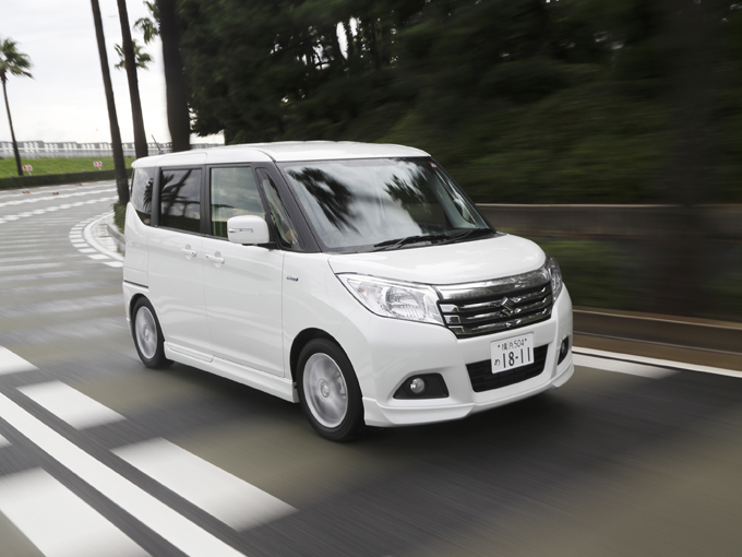 ▲登録車のハイトワゴンであるソリオ。室内の広さと使いやすさ、運転のしやすさに定評があります