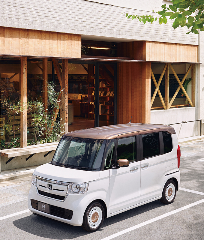 ▲カッパー色の内外装が特徴の特別仕様車「COPPER BROWN STYLE」