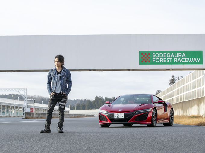 【ホンダ NSX（現行型）】元祖和製スーパーカー、ホンダ NSXの第2世代モデル。3.5L V6エンジンに3基のモーターを加えたハイブリッドシステムや最先端の四輪駆動システム、軽量化技術などを惜しみなく投入している