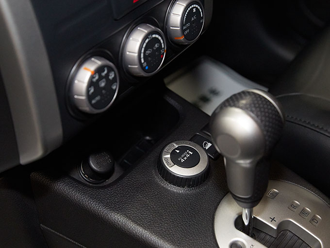 ▲【切り替えスイッチ】4WDモデルには、路面状況に応じて駆動モードを切り替えることができるスイッチがある