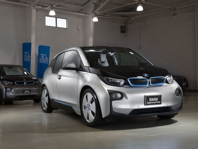 ▲2013年11月に登場したピュアEV「BMW i3」。写真はBMW Premium Selection勝どきが販売する2014年式で、走行1.8万km。支払総額は264.9万円