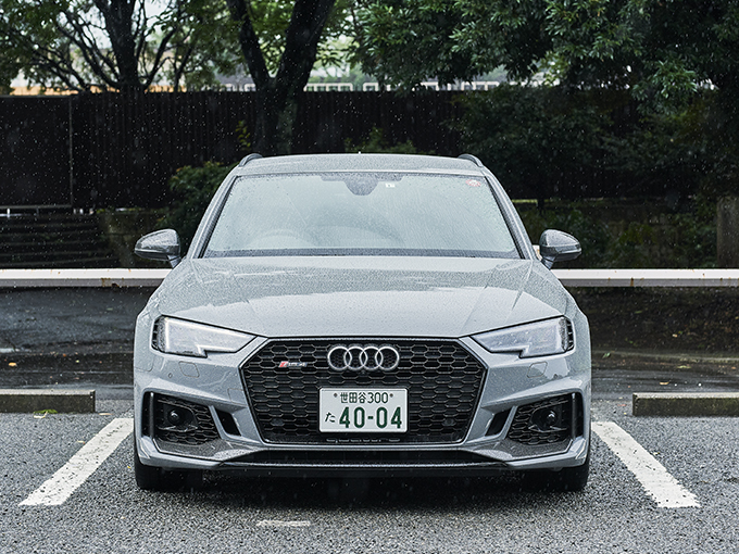 アウディ RS4アバント