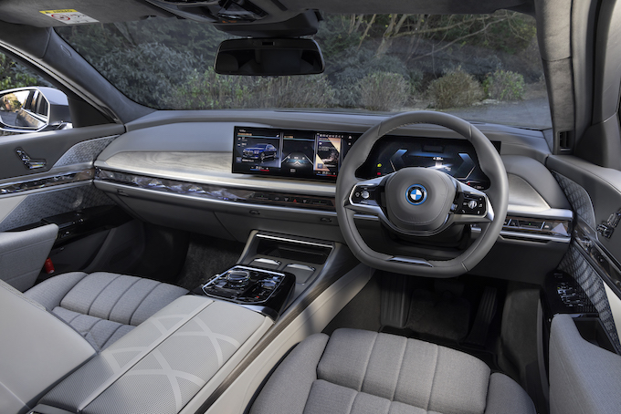 BMW i7