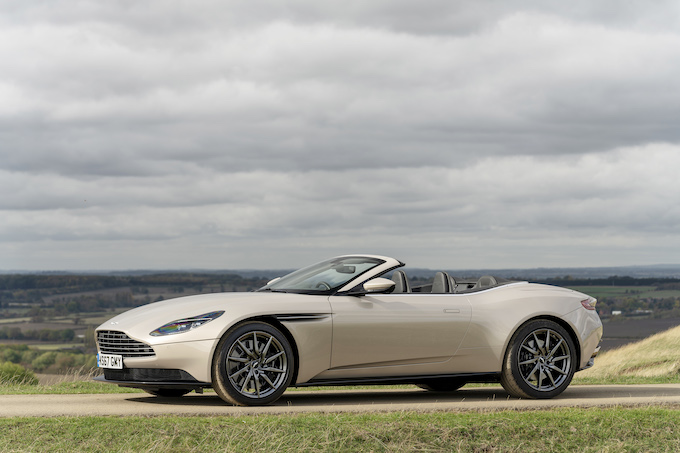 アストンマーティン DB11 ヴォランテ