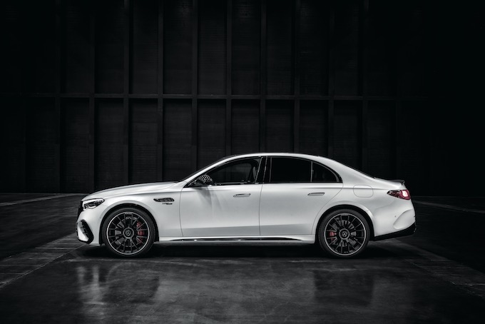 メルセデスAMG E53ハイブリッド 4マチック+