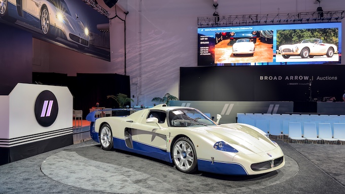 マセラティ MC12ストラダーレ