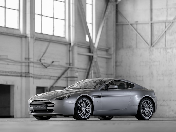 アストンマーティン V8ヴァンテージ 