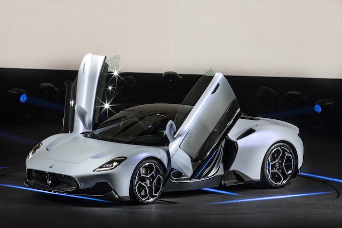 マセラティ MC20